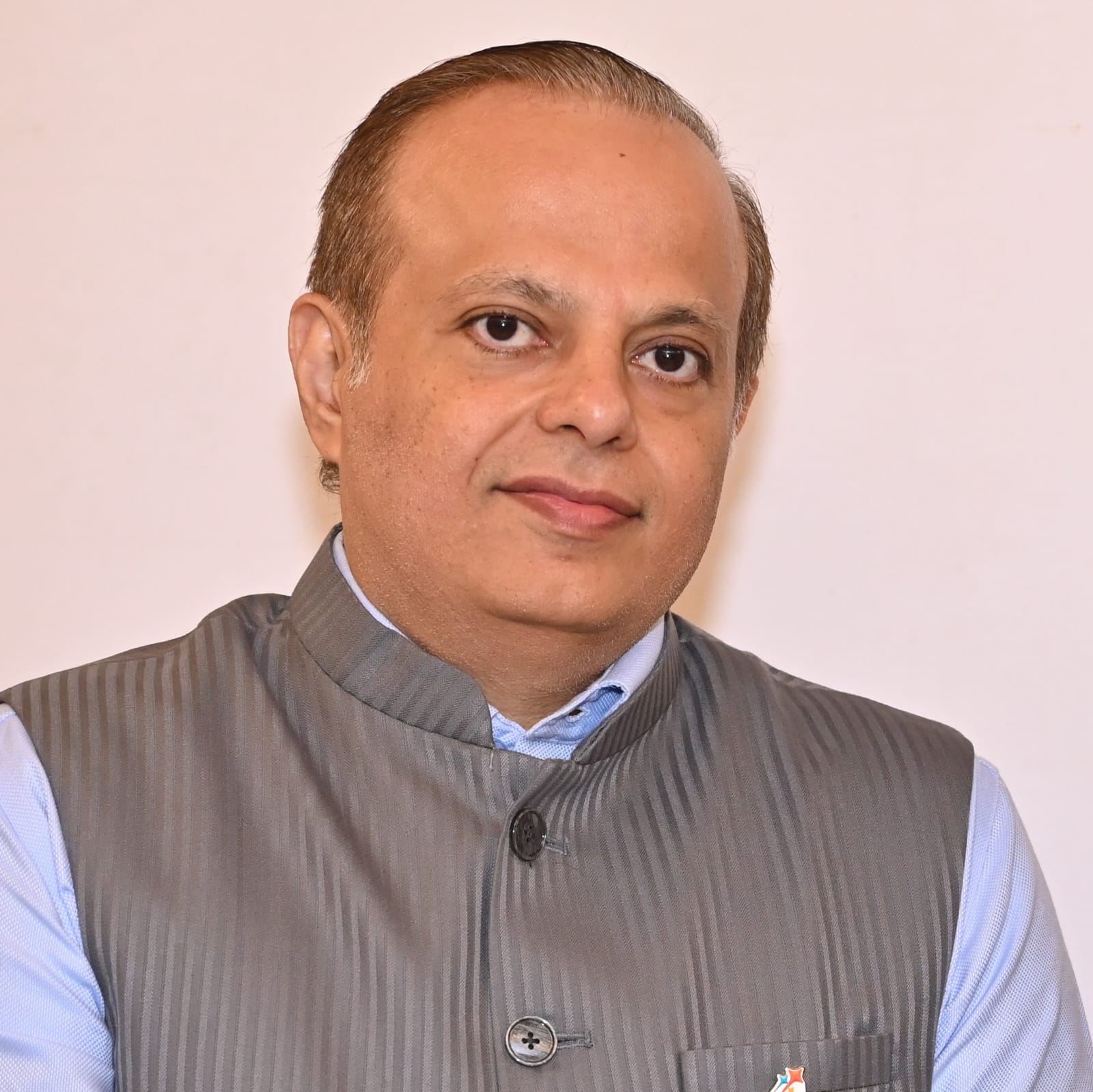 Shri Deepak Nihalani