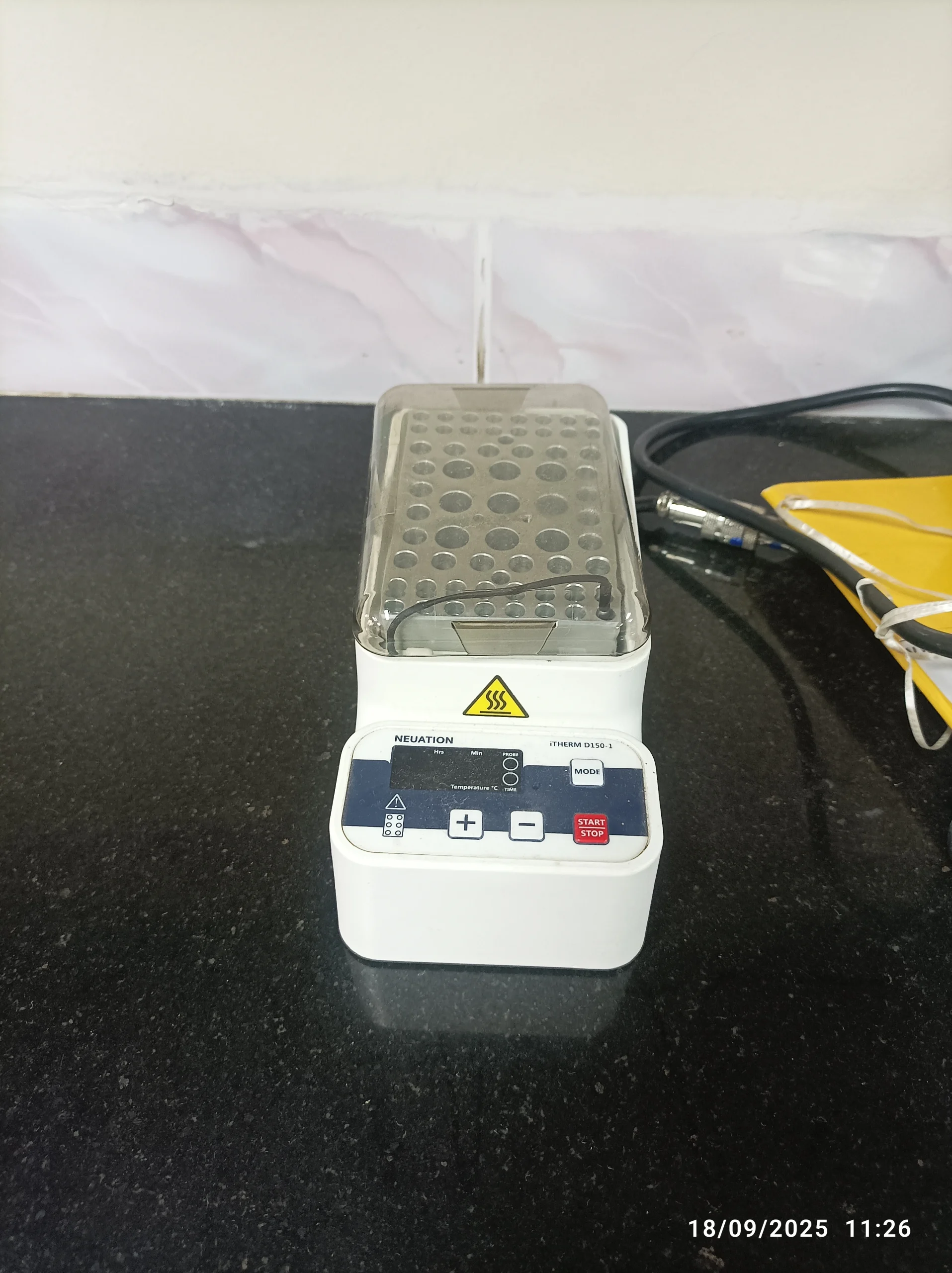 Dry heating block